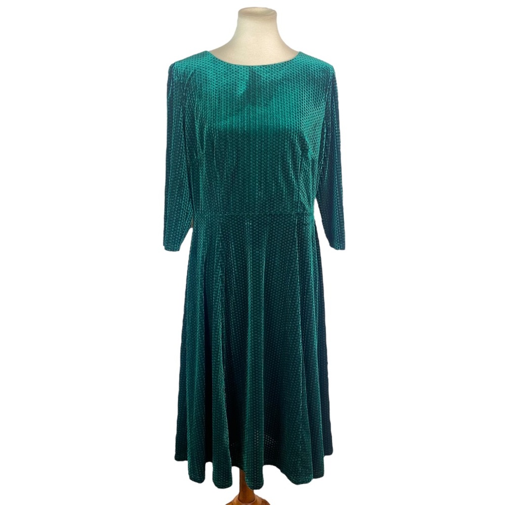 Woman’s Dress Tells green velvet textured dress size XL